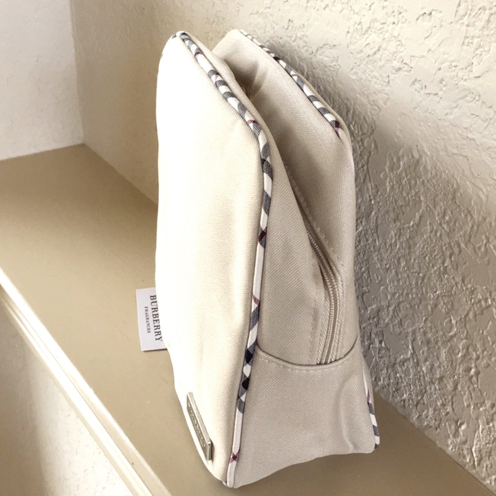 💥NWT Burberry Cosmetic Dopp Travel Bag - Picture 2 of 10